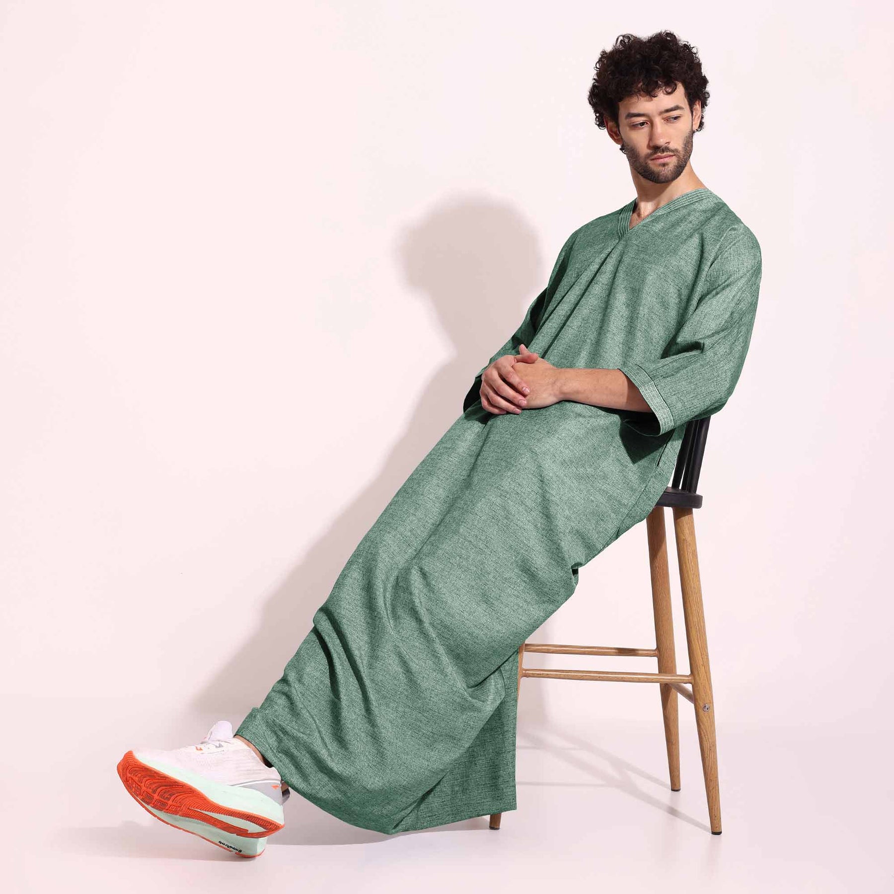 Thobe Dress: Casual Sophistication with Traditional Detailing - Kaftan.ae Thobe Dress: Casual Sophistication with Traditional Detailing - Kaftan.ae