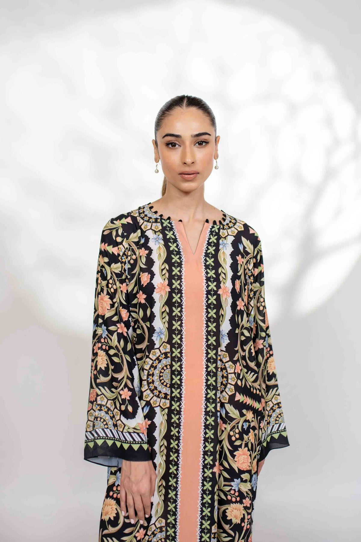 Pakistani Kaftan Dress: Elegant and Versatile (Sareen)