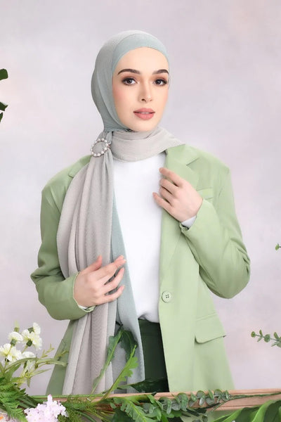 Elegant light grey chiffon hijab scarf with subtle sheen, ideal for versatile and modest fashion.